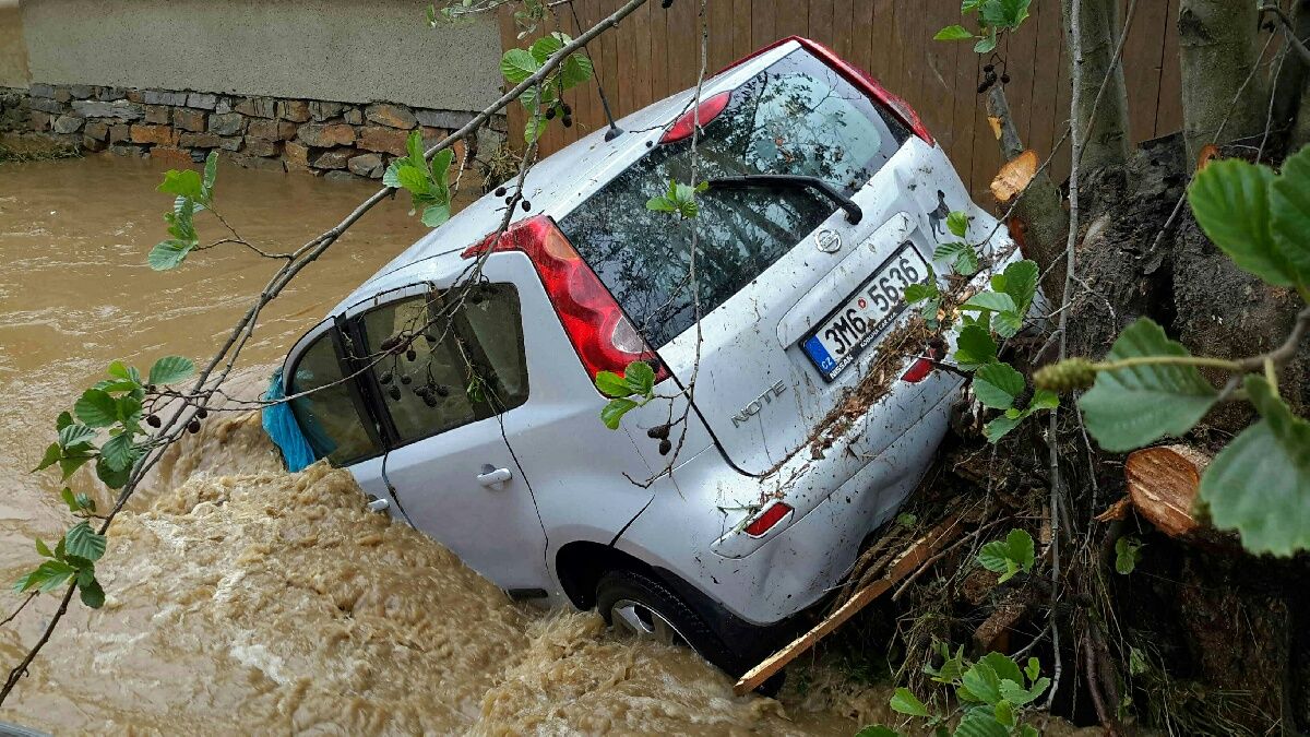 Blesková povodeň poničila půlku vesnice, 280 domů v Šumvaldu